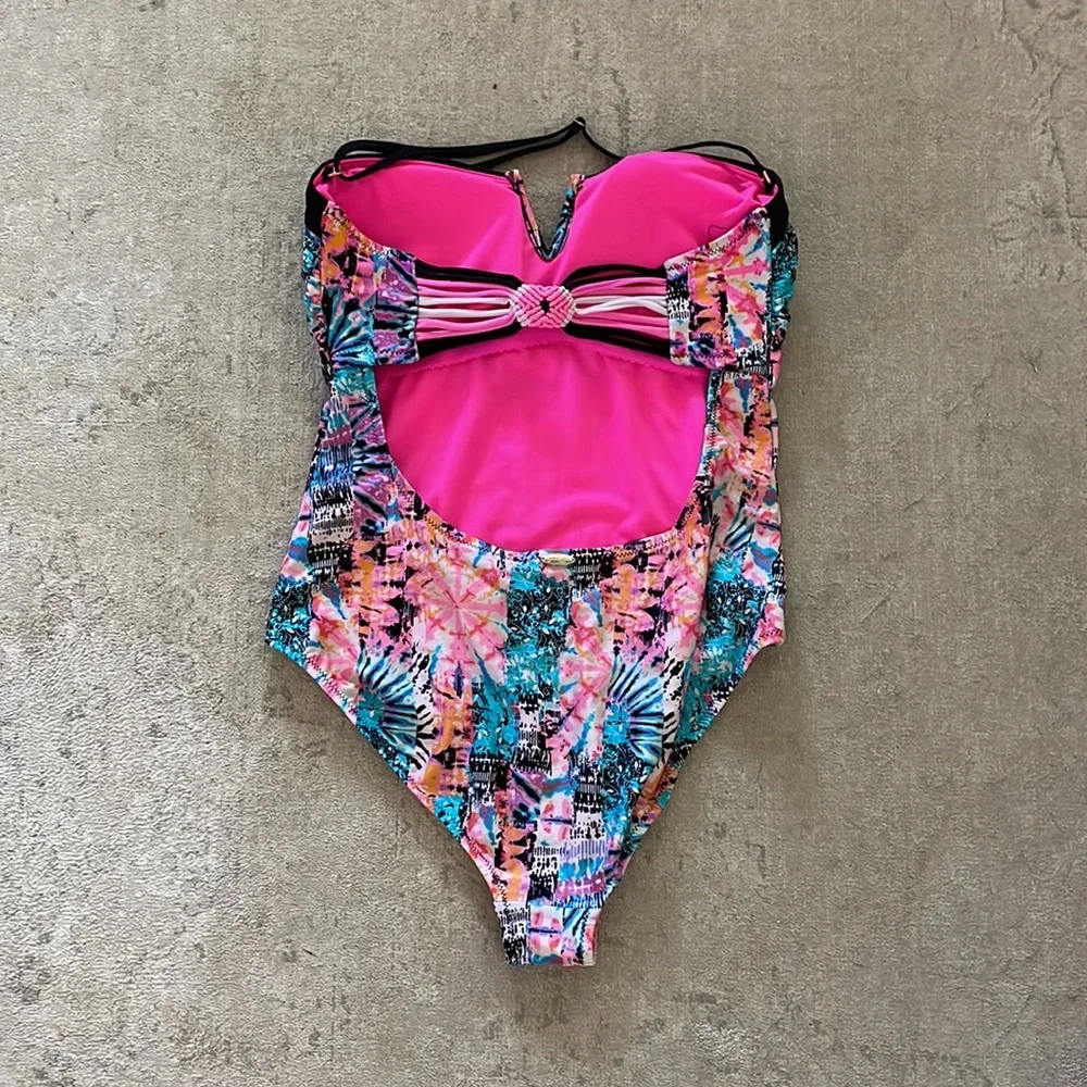 Swim suit - Picture 3 of 5